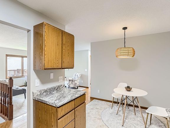 4th image of 522 Tiffany Dr