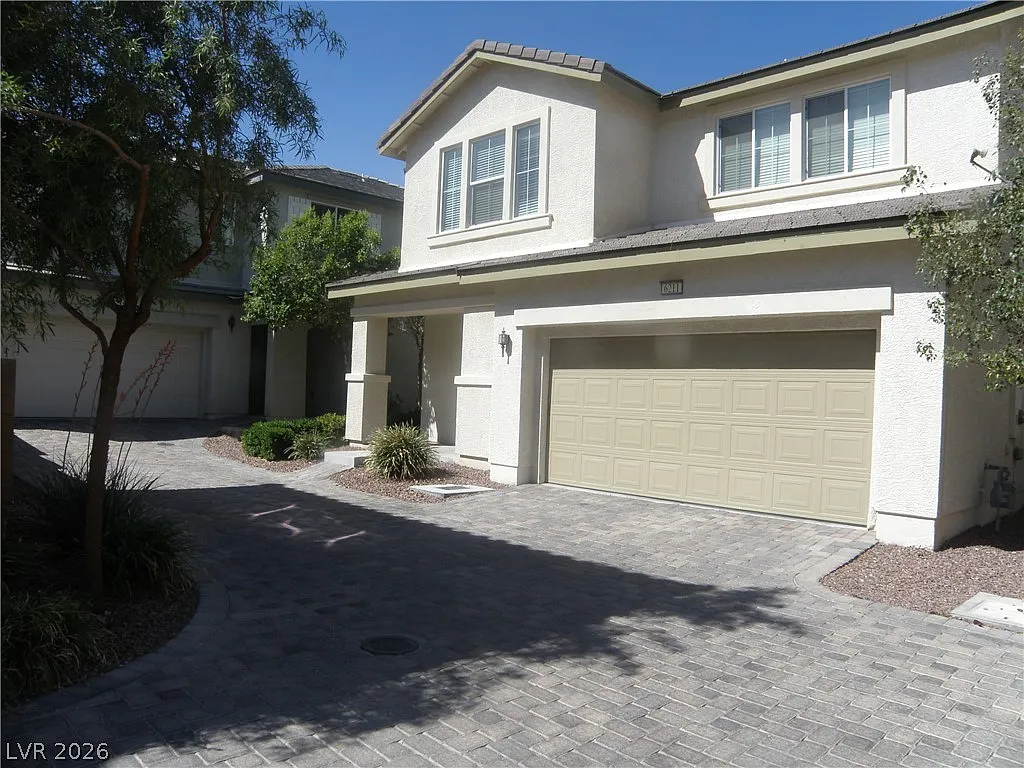 3 bed, 2.5 bath, 1595 sqft, $1,845 — Photo 1