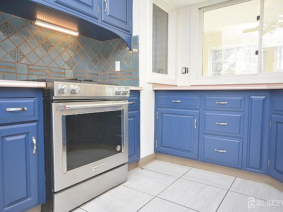 3rd image of 620 S Randolphville Rd