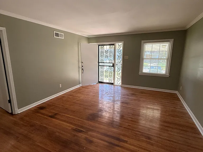 3176 Toby Ln — Photo 4