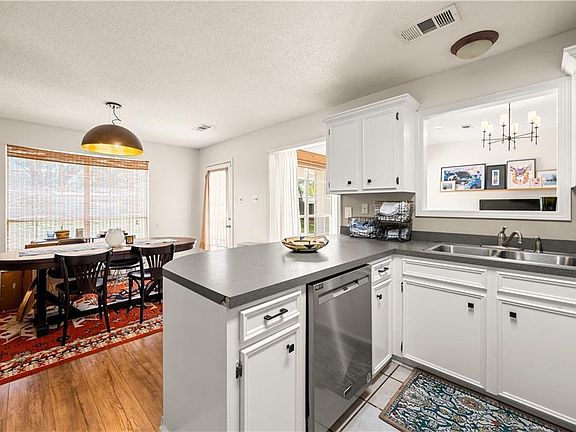 3rd image of 6005 Cambridge Dr
