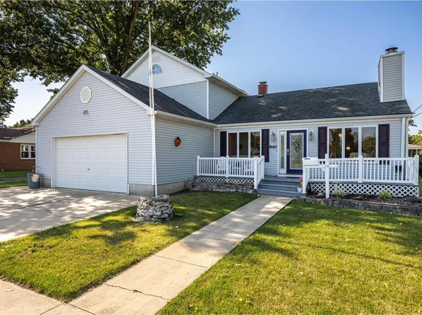 840 W 5th St, Staunton, IL 62088