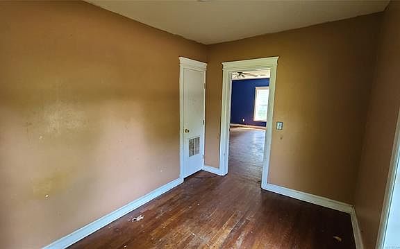 5th image of 109 N 7th Ave
