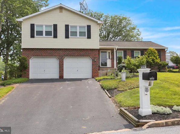 205 Fairway Dr, Reading, PA 19606