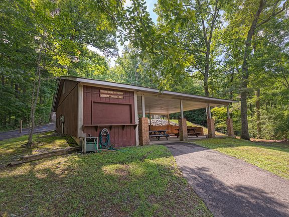 4th image of 102 Mulberry Bush Ln