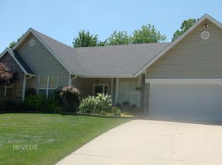 8 Sheffield Ct, Saint Charles, MO 63304
