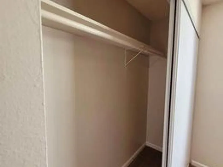 Leo's Apartments — Photo 17
