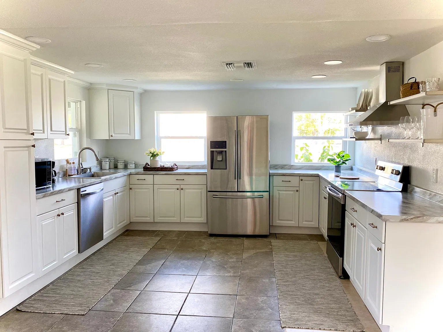 13717 Leslie Dr — Photo 3