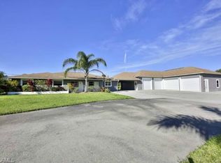 861 7th St NW, Naples, FL 34120