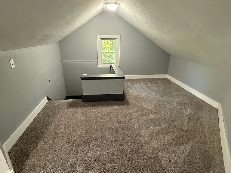 362 Van Buren Ave — Photo 8