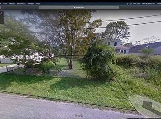 8 Lafayette Dr, Shirley, NY 11967