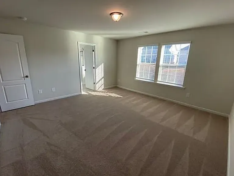 1048 Winnett Dr — Photo 3