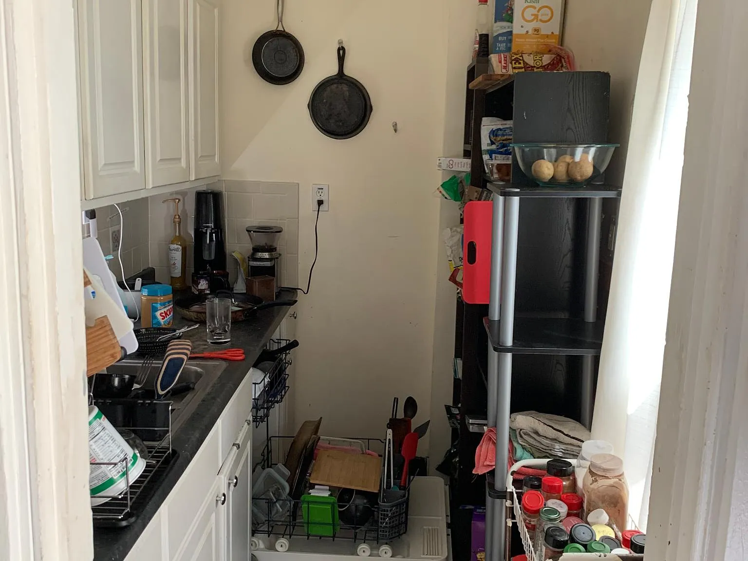 6 bed, 1.5 bath, 2300 sqft, $4,700 — Photo 4
