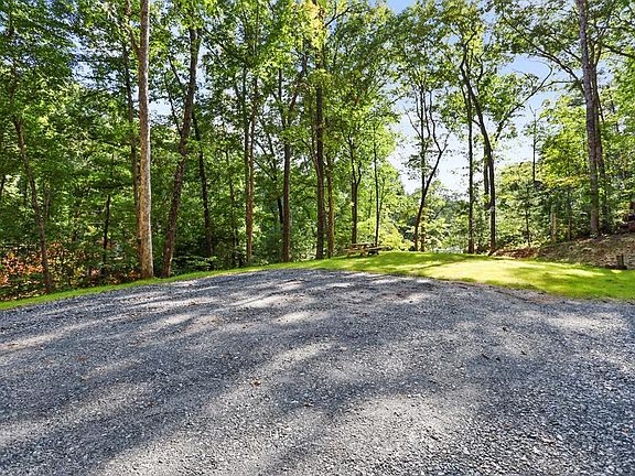 2nd image of 103 Hibiscus Ln