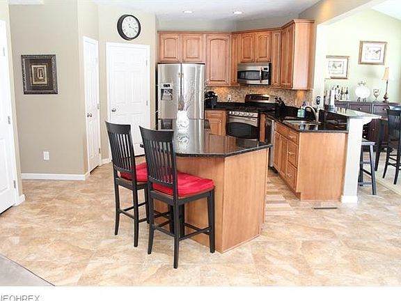3rd image of 1945 Springside Cir