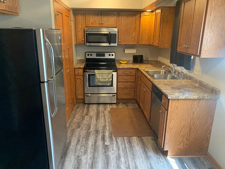 1004 Main St — Photo 2