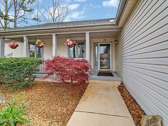 4th image of 110 Bradford Ln