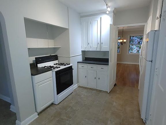 3rd image of 3601 Glencairn Rd