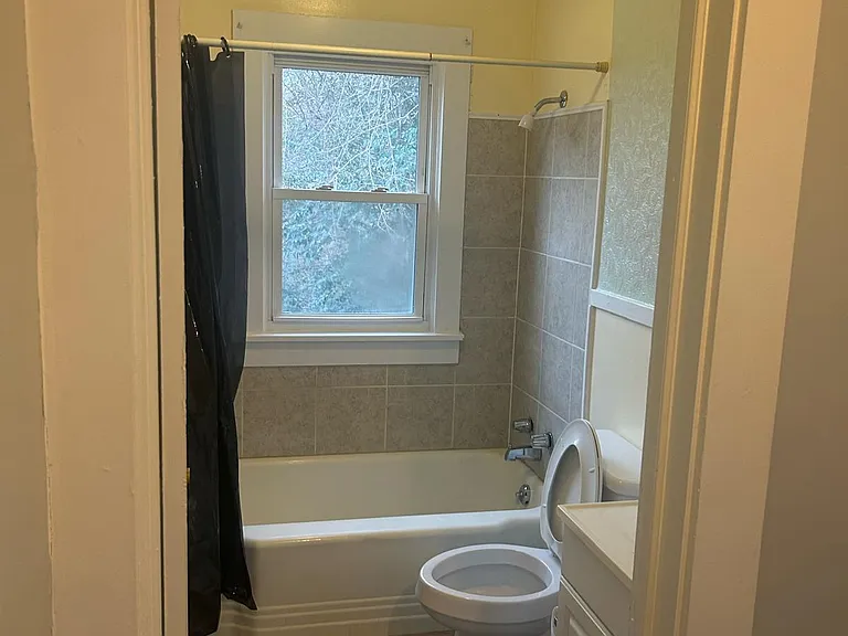 825 N Jackson St — Photo 7