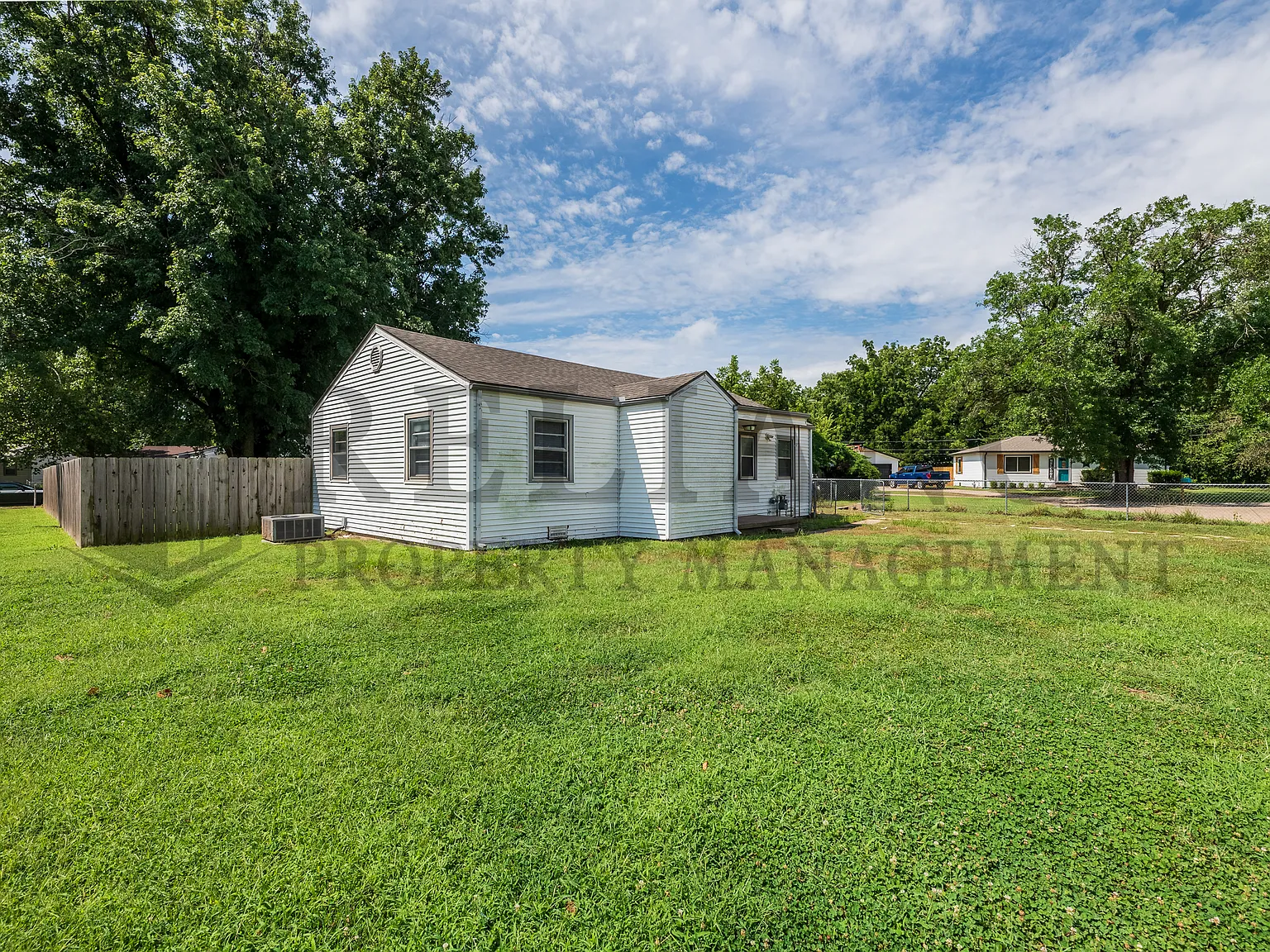 301 Lamar Court - 1 — Photo 3