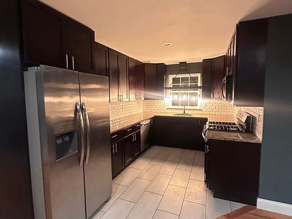 5th image of 525 Broadway St #1A
