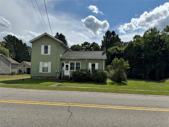 2363 E Center St, Waterford, PA 16441