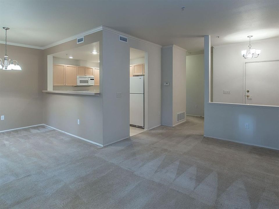 1st image of 25235 SE Klahanie Blvd #201