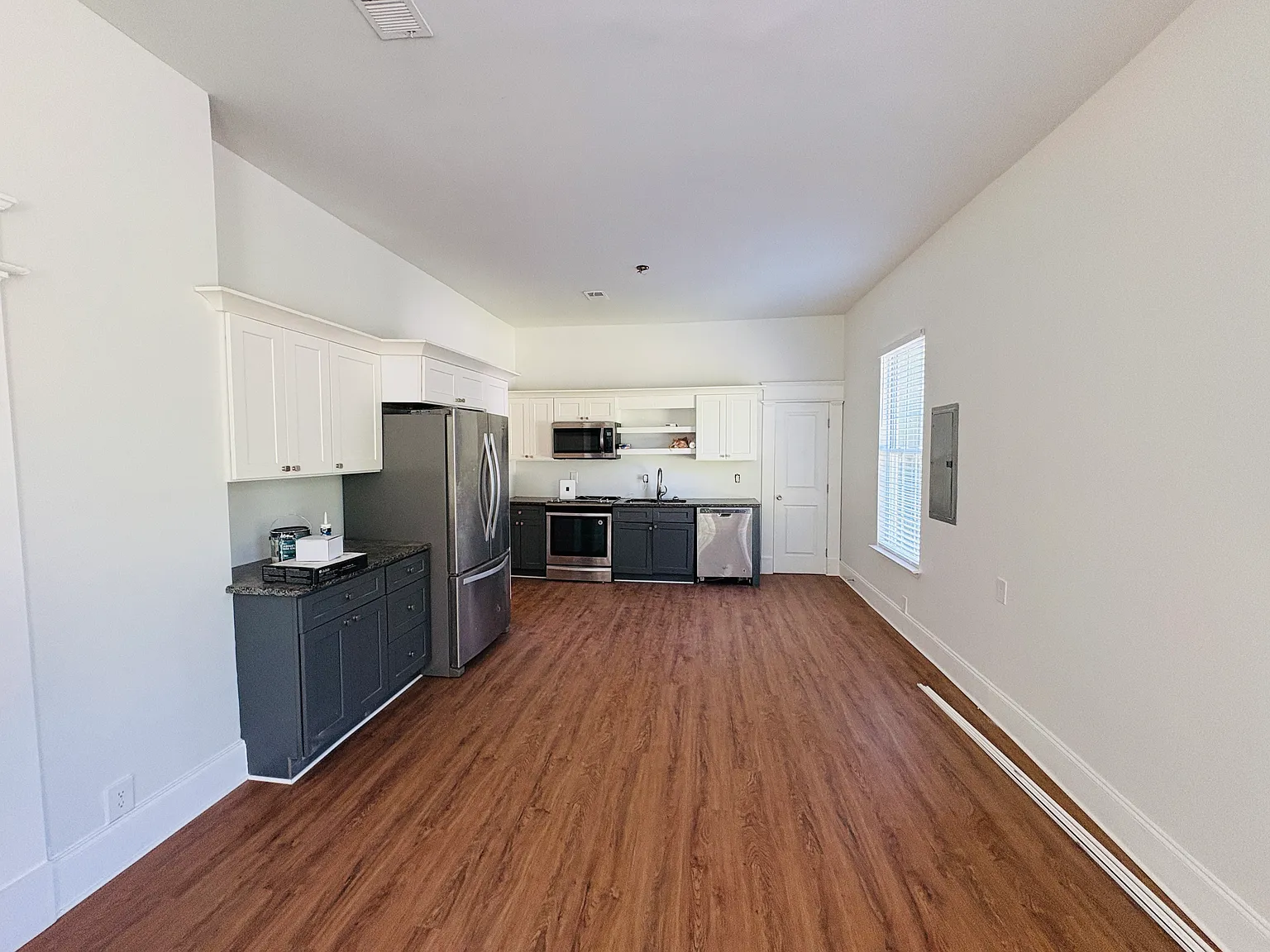 3 bed, 1.5 bath, 1102 sqft, $1,800 — Photo 2