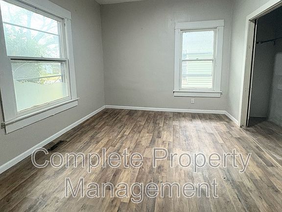 3rd image of 608 Fulton Ave SW
