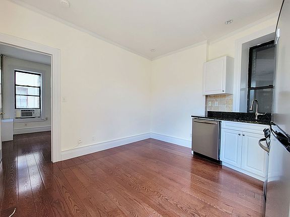 3rd image of 131 Thompson St #5X