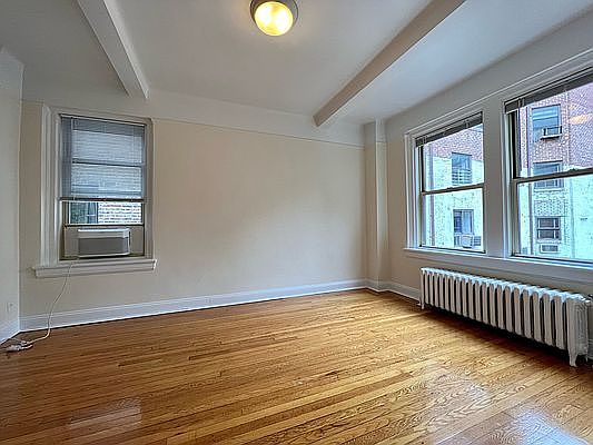 4th image of 25 E 10th St APT 10E