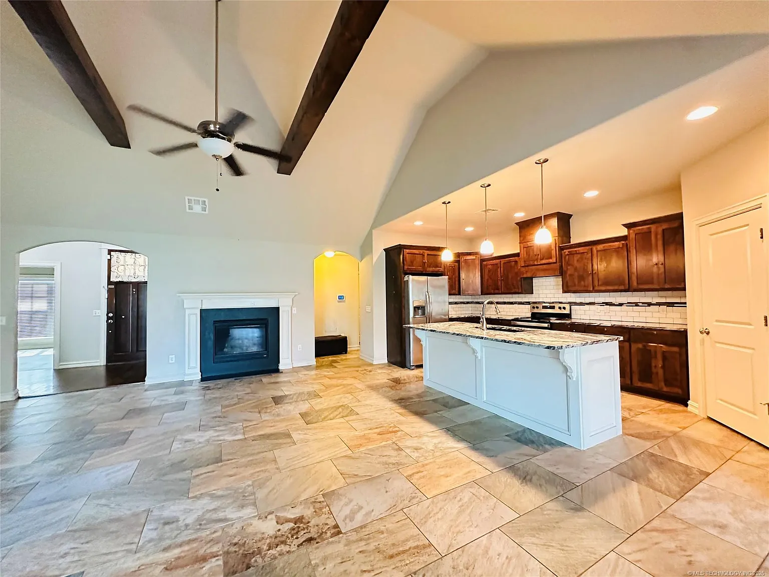 4 bed, 2.0 bath, 2136 sqft, $2,150 — Photo 4