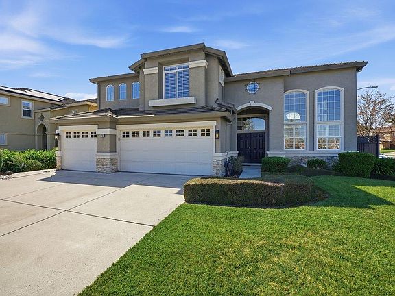 3rd image of 9781 Linnet Ct