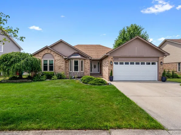 48649 Arnold Dr, Macomb, MI 48044