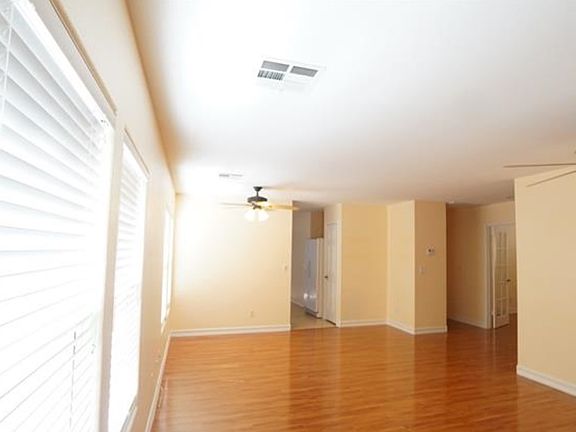 4th image of 11233 Sandrone Ave