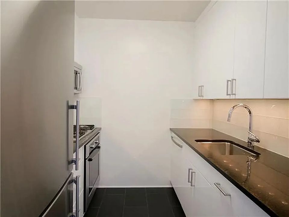 1st image of 300 E 64th St APT 20B