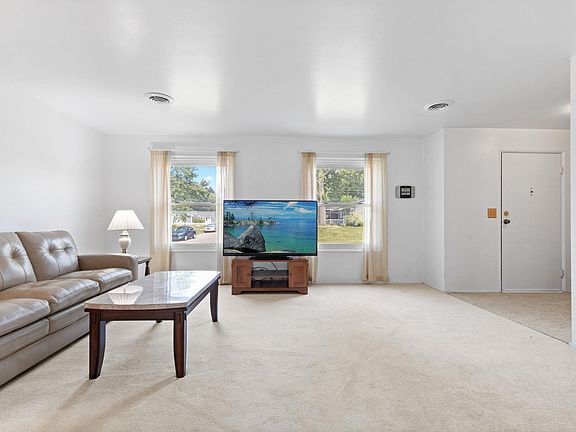 3rd image of 2831 Woodmont Dr