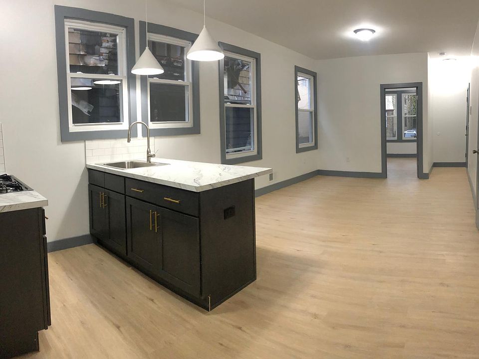 1st image of 216 Alexander St Floor 1