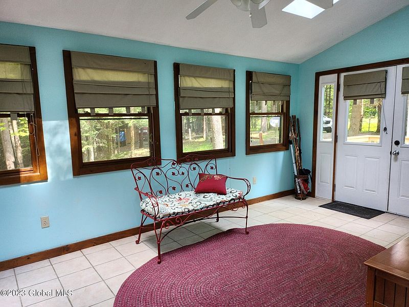 4th image of 130 Dixon Hill Rd Road