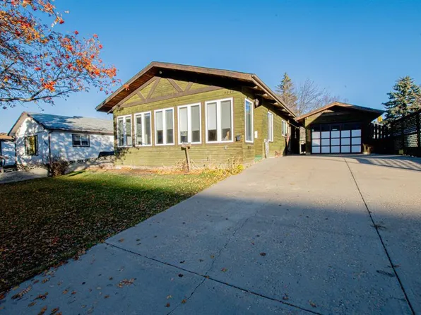 9848 S 104th Ave, Grande Prairie, AB T8V 1E4