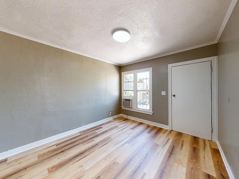 1532 Scott Ave — Photo 32