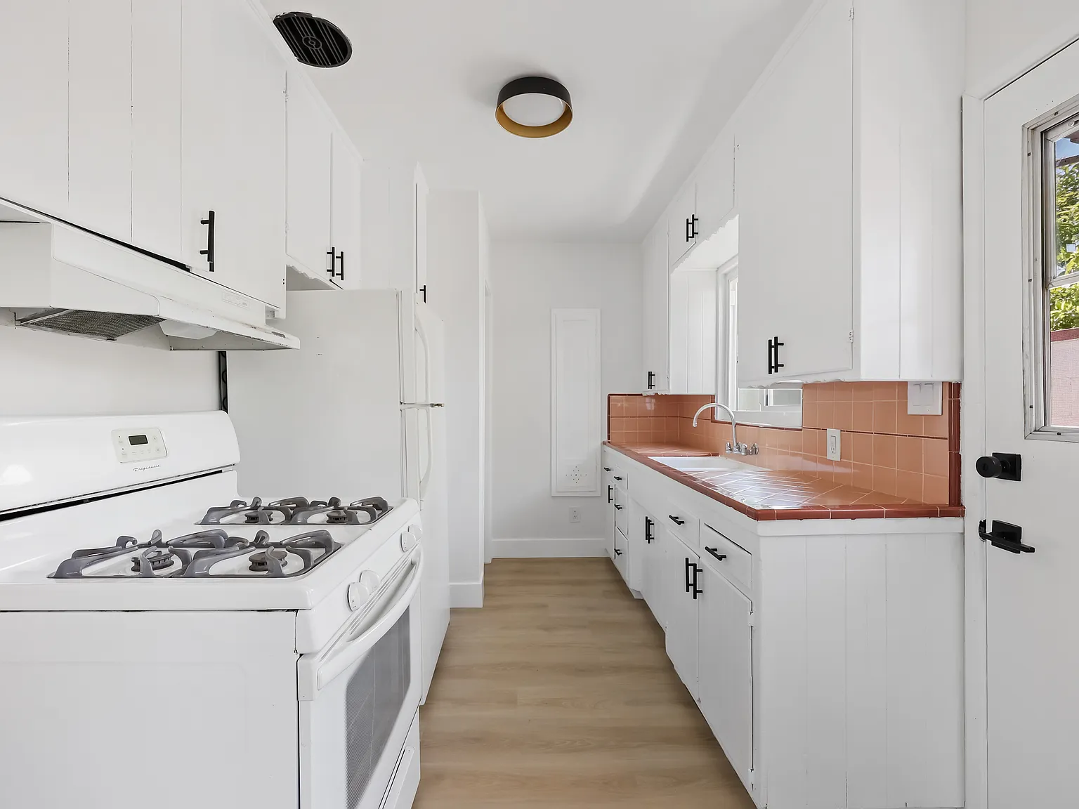 1 bed, 546 sqft, $1,895 — Photo 3