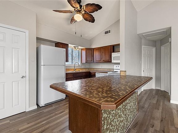 5th image of 109 Martha Dr