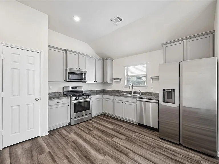 206 N Lynx Trl — Photo 4