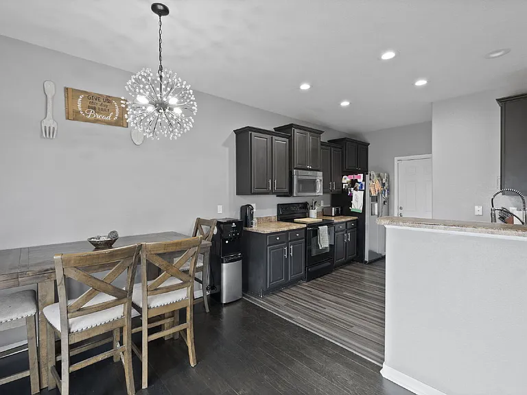 7555 Gallard Hts — Photo 8
