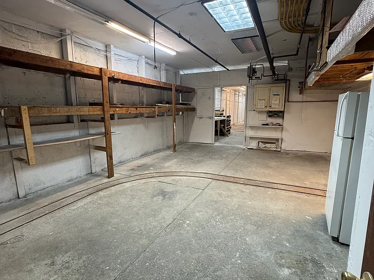 144 Valley St — Photo 4