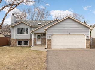 1946 Helmo Ave N, Oakdale, MN 55128