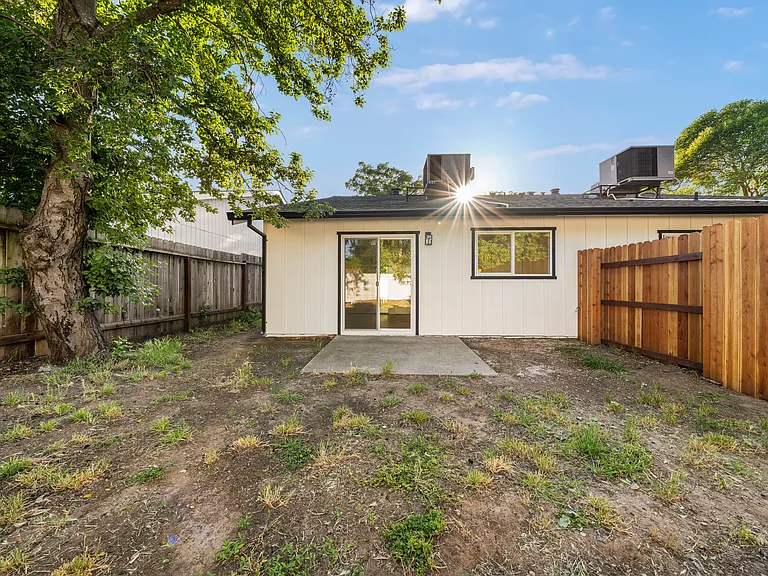 5550 E Knoll Dr — Photo 24