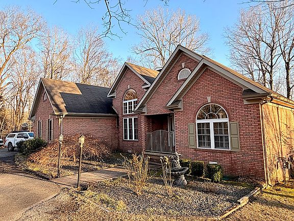 3rd image of 311 Michael Dr