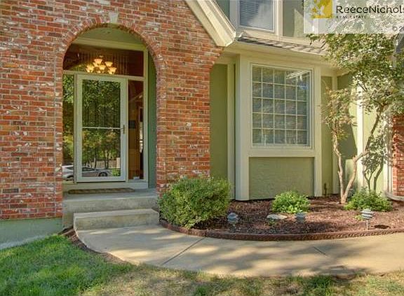 Beautiful Curb Appeal in Kensington Valley!